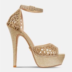 Thalia Sodi Gold heel pumps